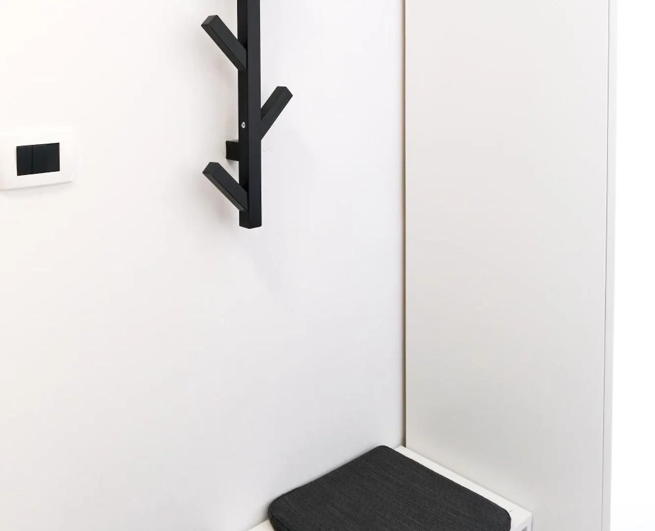 Studio Apartment Above Promenade W Terrace & Parking 라벡 0*,